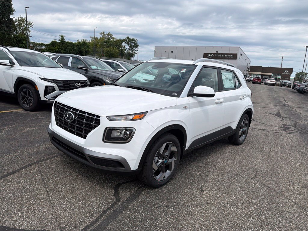 New 2026 Hyundai Venue SEL FWD image 3