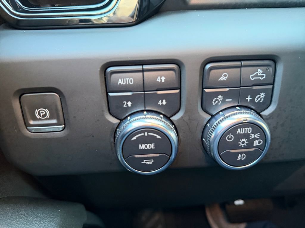 Used 2023 GMC Sierra 1500 AT4 w/ AT4 Premium Package image 18