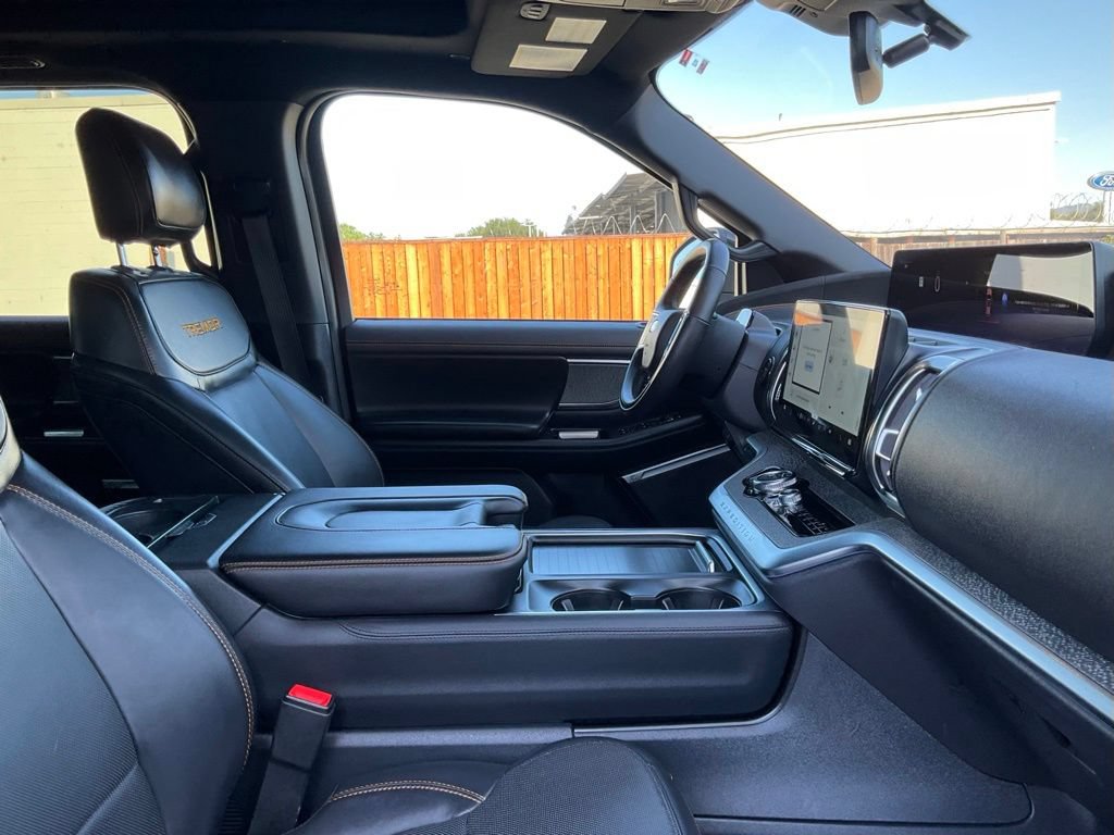 Used 2025 Ford Expedition Tremor AWD/4WD image 37