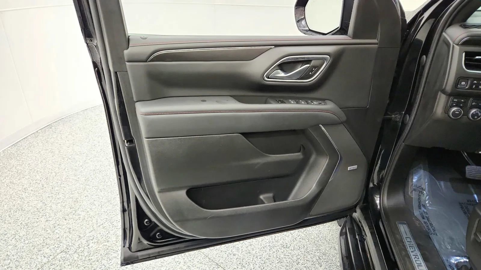 Used 2022 Chevrolet Suburban RST w/ Sport Performance Package image 35