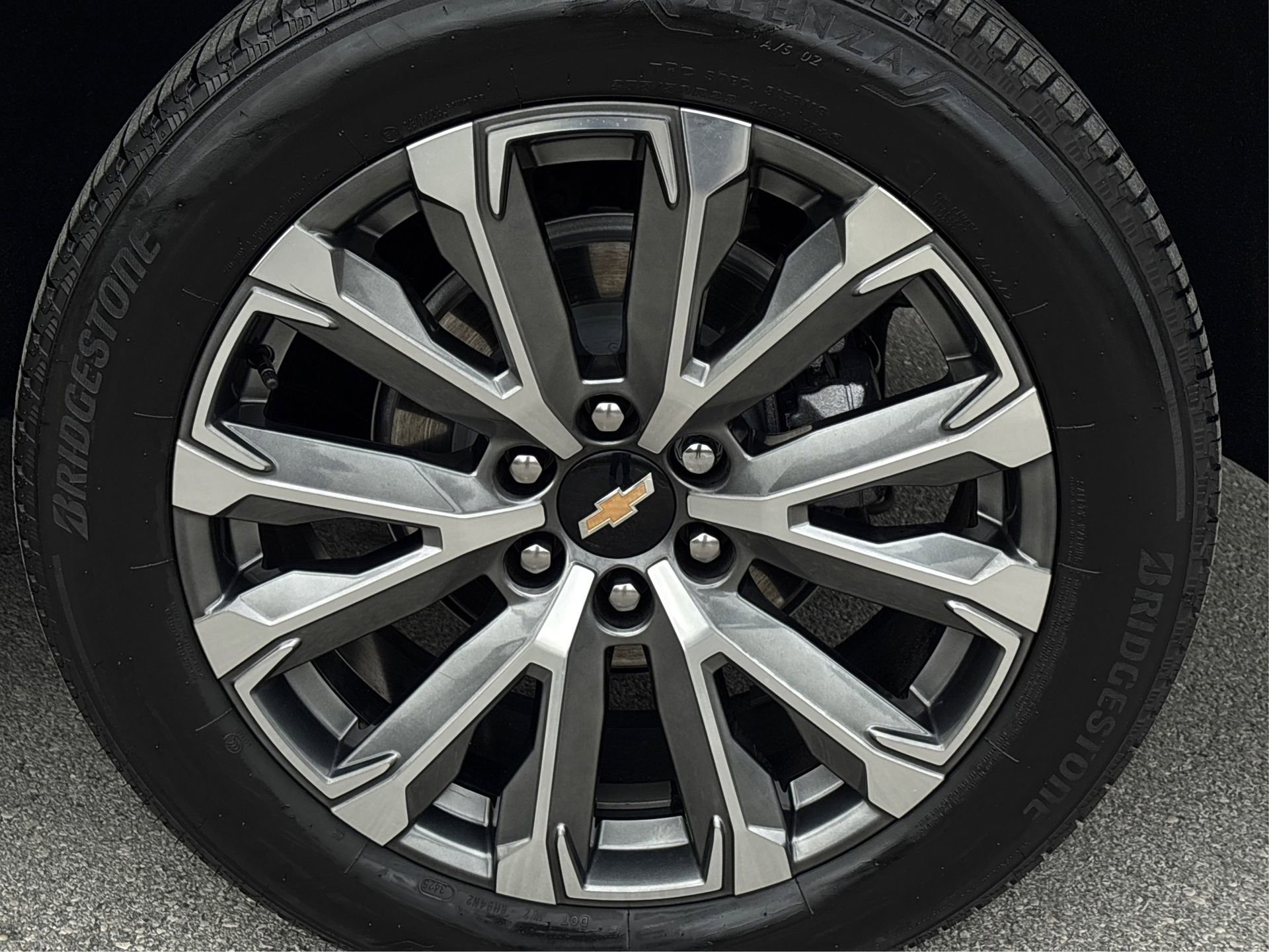 Used 2026 Chevrolet Suburban High Country image 13