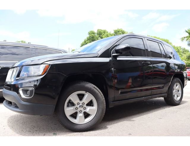 Used 2016 Jeep Compass Latitude FWD image 2