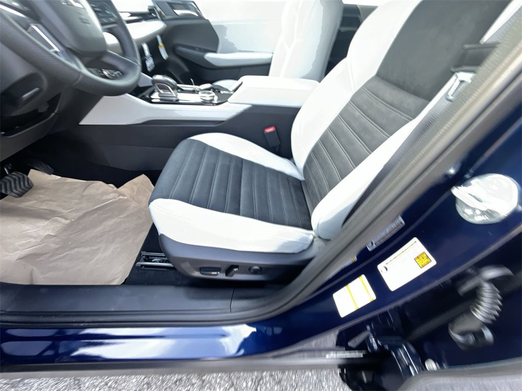 New 2025 Mitsubishi Outlander SE image 12