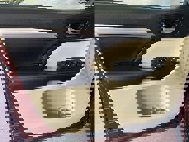 Used 2019 Toyota Highlander XLE image 28