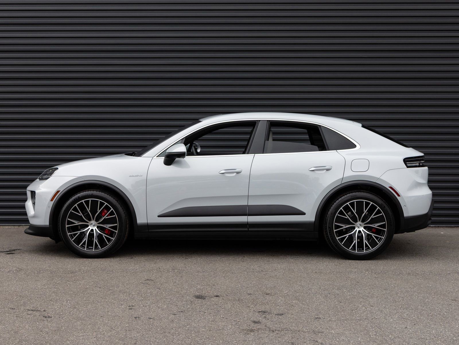 New 2025 Porsche Macan 4S Electric image 2