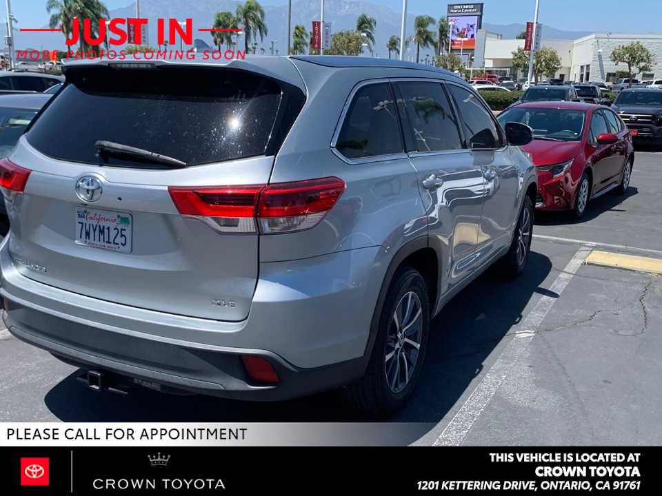 Used 2017 Toyota Highlander XLE FWD image 2
