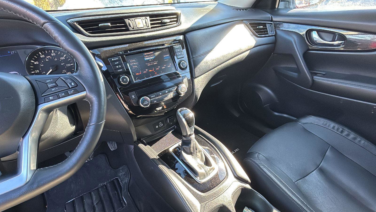 Used 2018 Nissan Rogue SL w/ Premium Package image 18