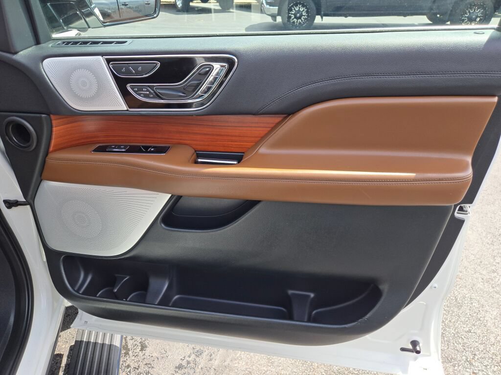 Used 2024 Lincoln Navigator Reserve AWD/4WD image 13
