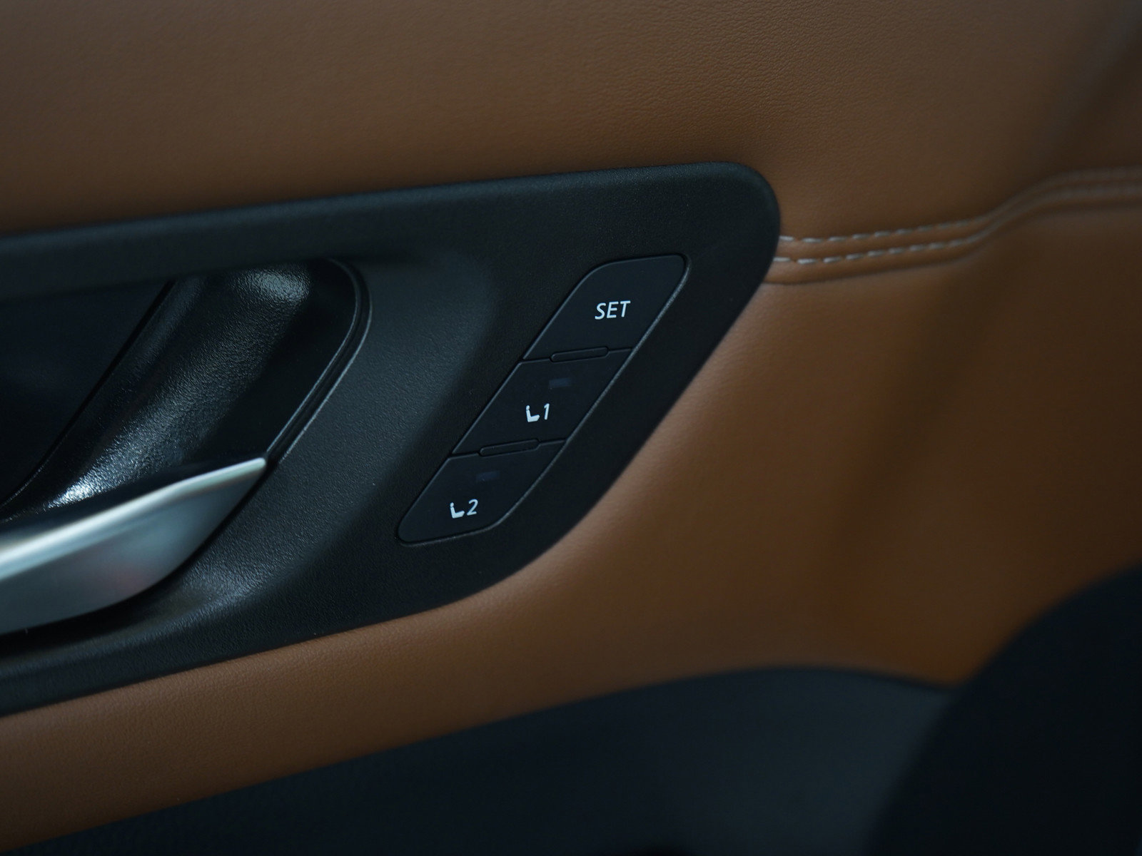 Used 2025 Nissan Pathfinder Platinum w/ Cargo Package image 26