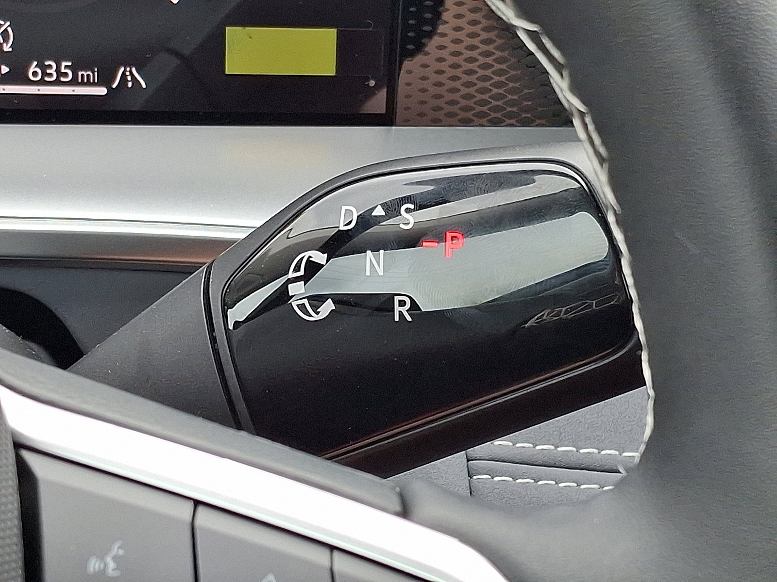 New 2025 Volkswagen Tiguan SE image 8