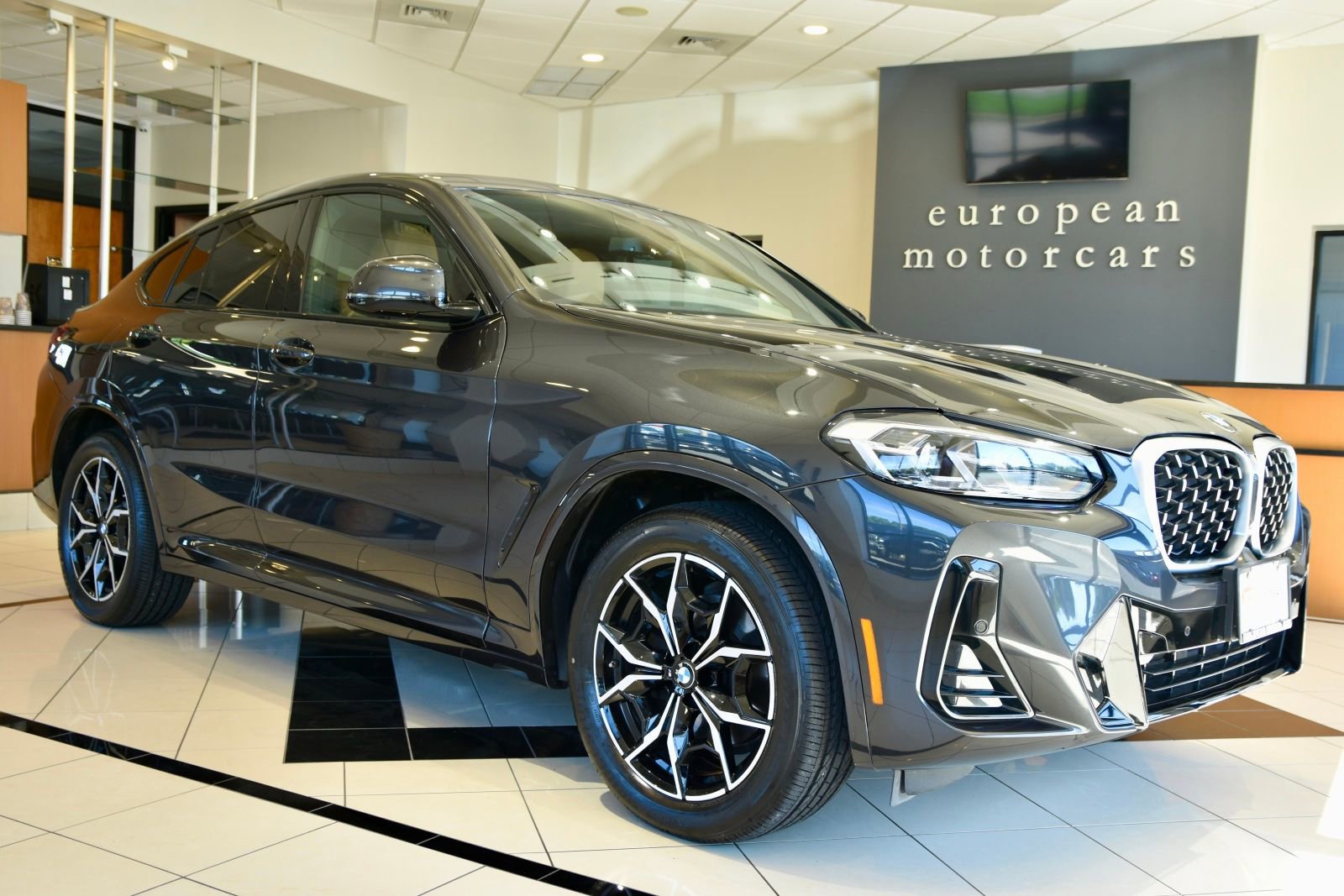 Used 2023 BMW X4 xDrive30i w/ M Sport Package image 1