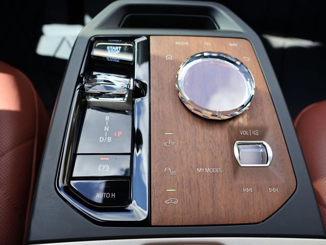 Used 2023 BMW iX xDrive50 w/ Premium Package image 20