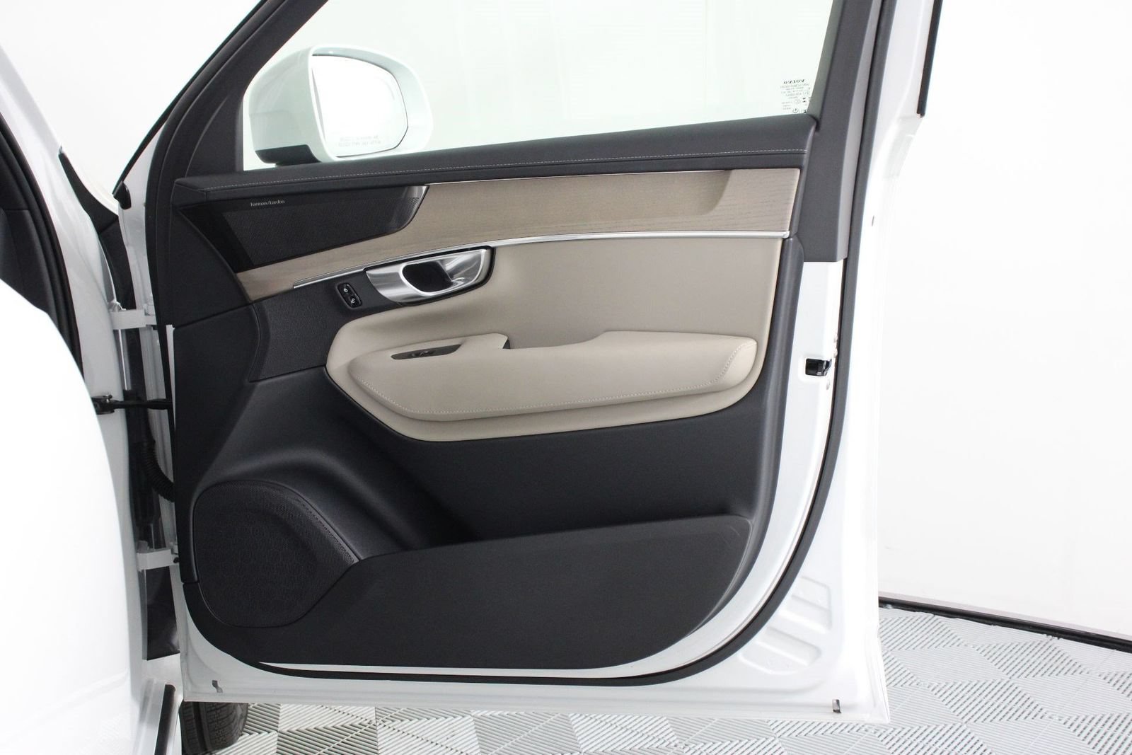 Certified 2026 Volvo XC90 B6 Plus AWD/4WD image 21