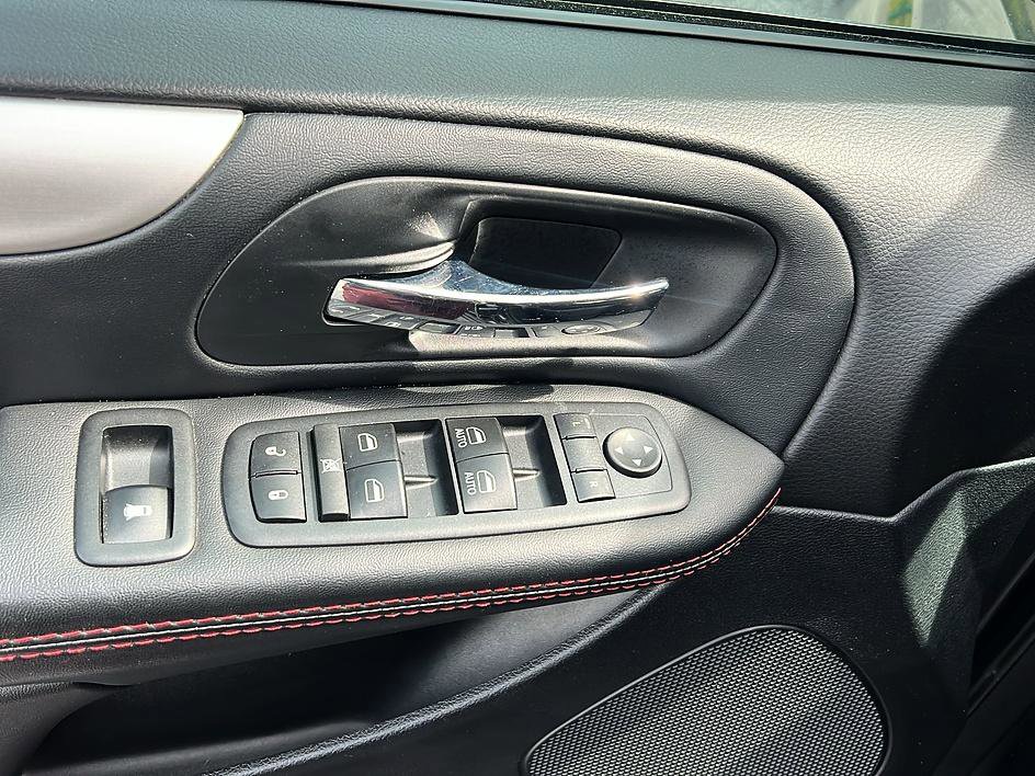 Used 2017 Dodge Grand Caravan GT image 25