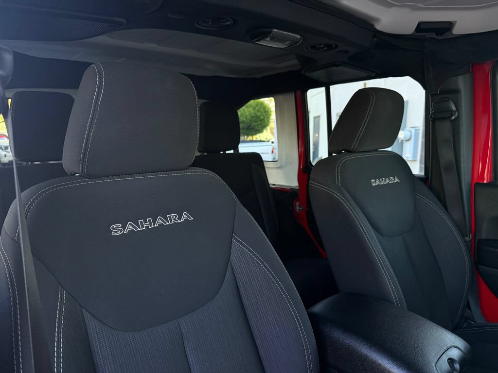 Used 2018 Jeep Wrangler Unlimited Sahara w/ Max Tow Package AWD/4WD image 23