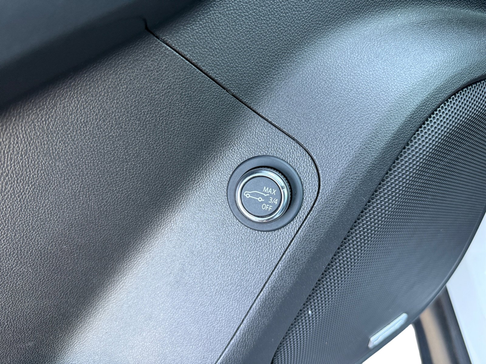 Used 2023 GMC Acadia SLT image 13