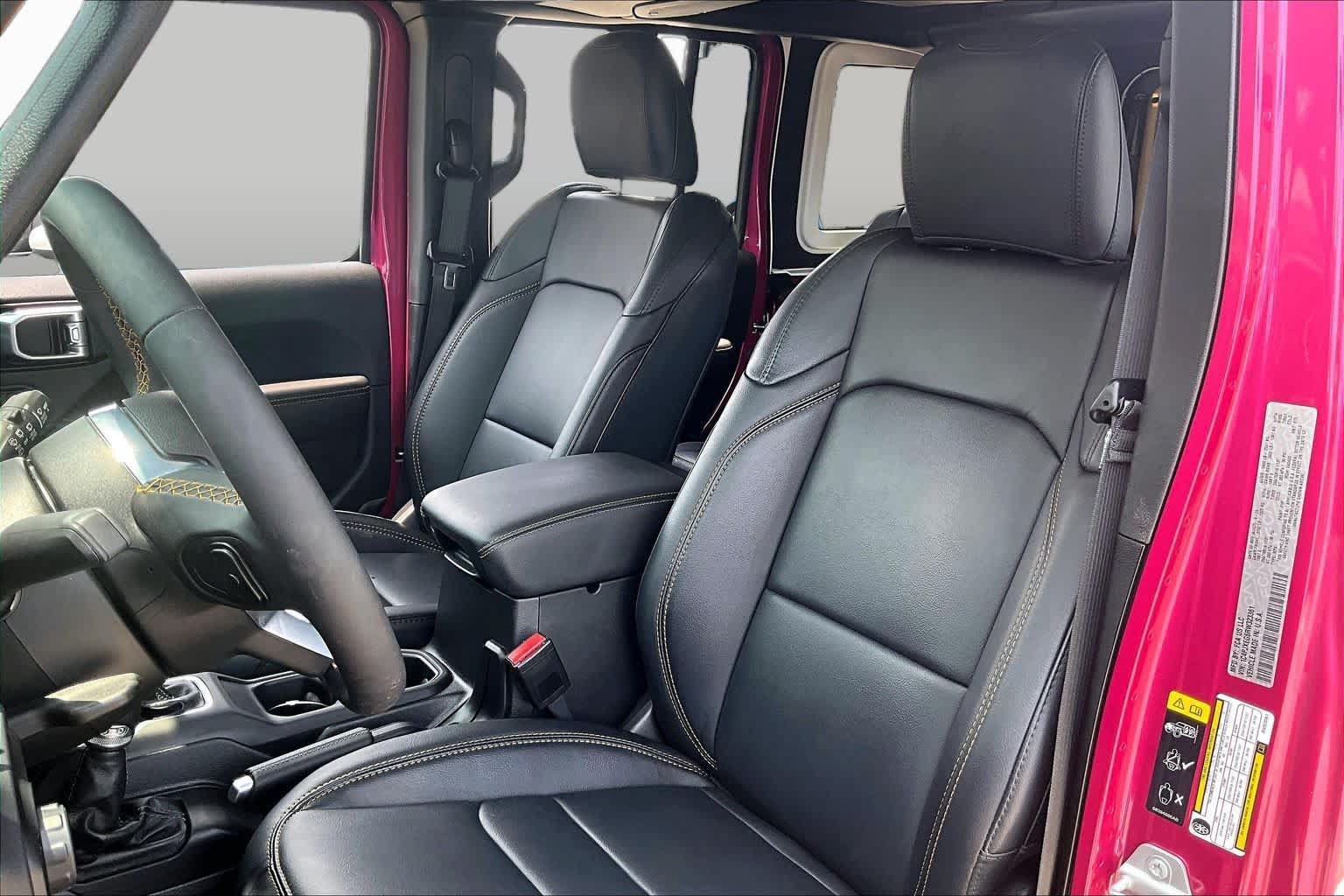 Used 2024 Jeep Wrangler Unlimited Sahara w/ Technology Group AWD/4WD image 7