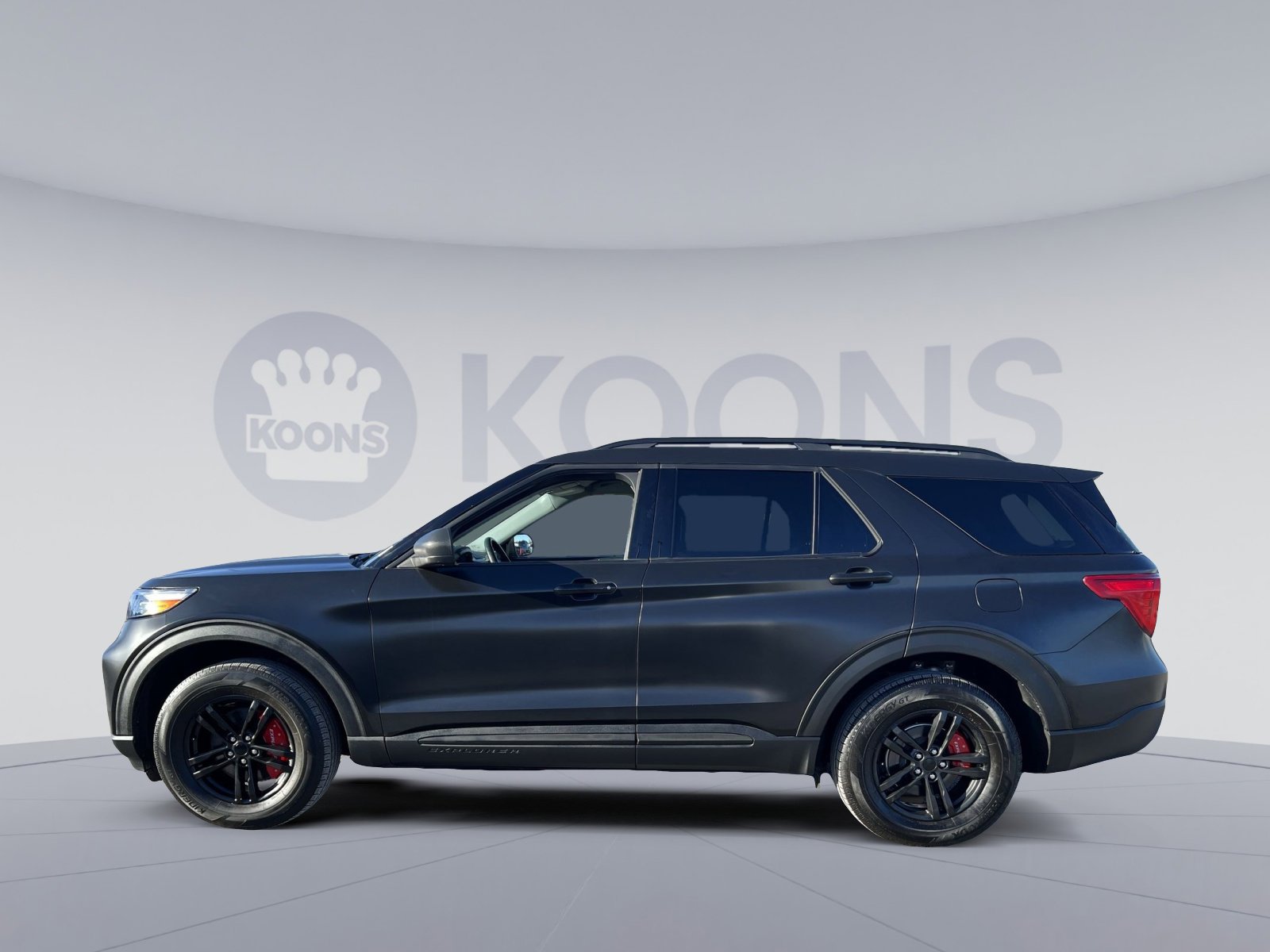 Used 2022 Ford Explorer XLT w/ Equipment Group 202A image 2