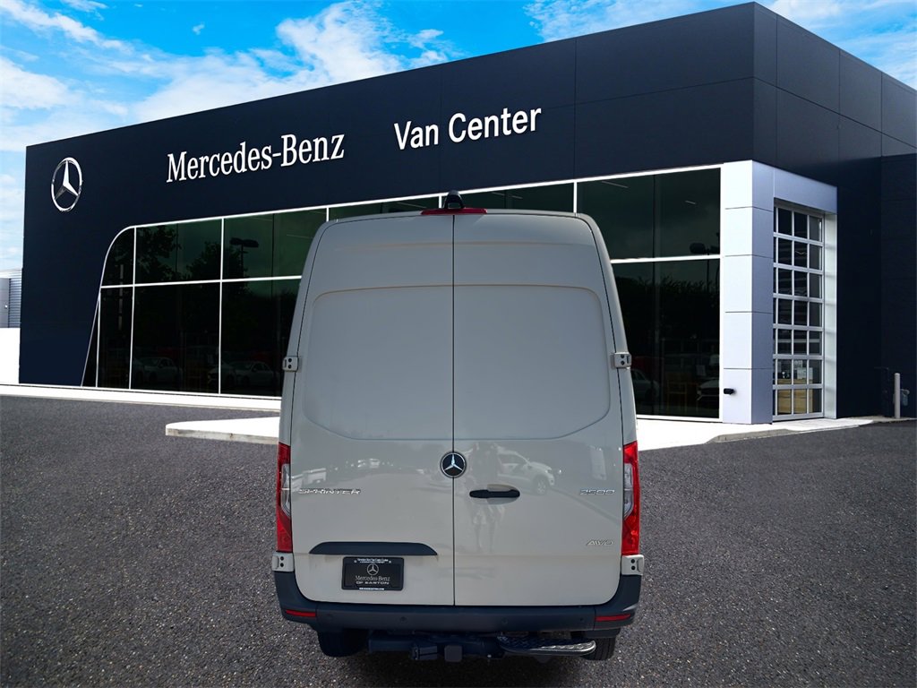 Used 2024 Mercedes-Benz Sprinter 2500 image 4