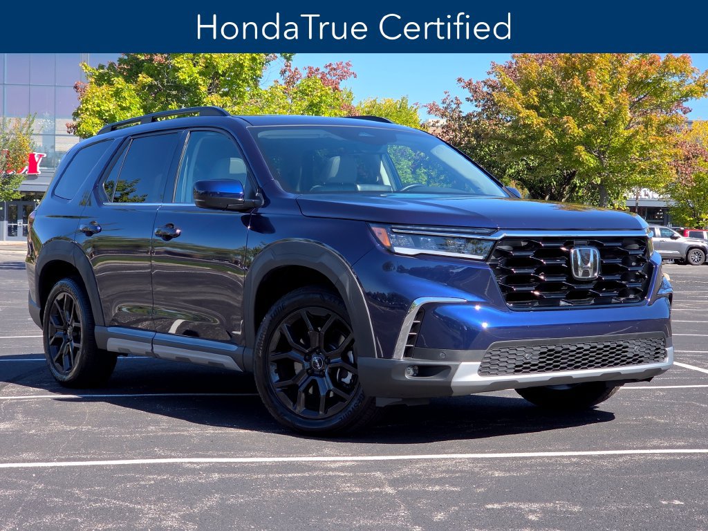 Used 2025 Honda Pilot Touring image 3