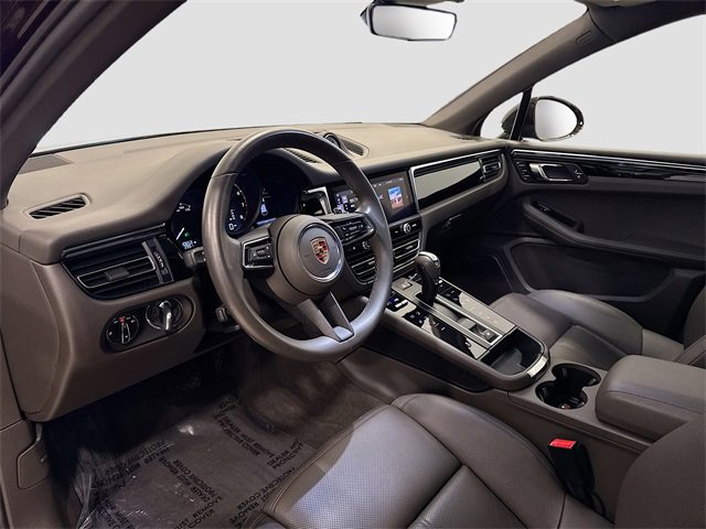 Used 2025 Porsche Macan image 9