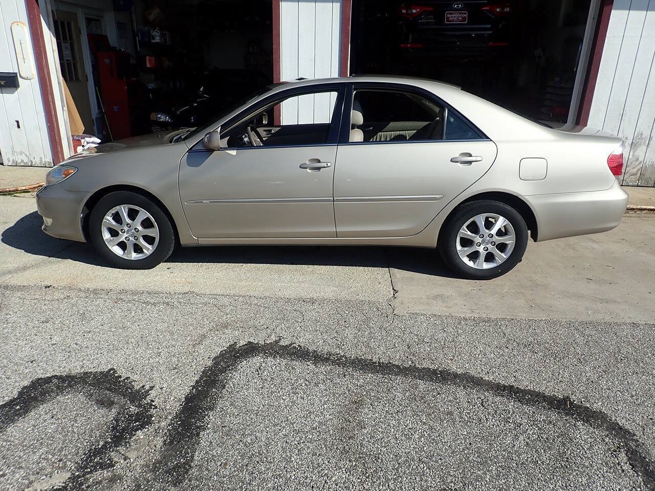 Used 2006 Toyota Camry XLE w/ VSC & Side Airbag Pkg FWD image 15