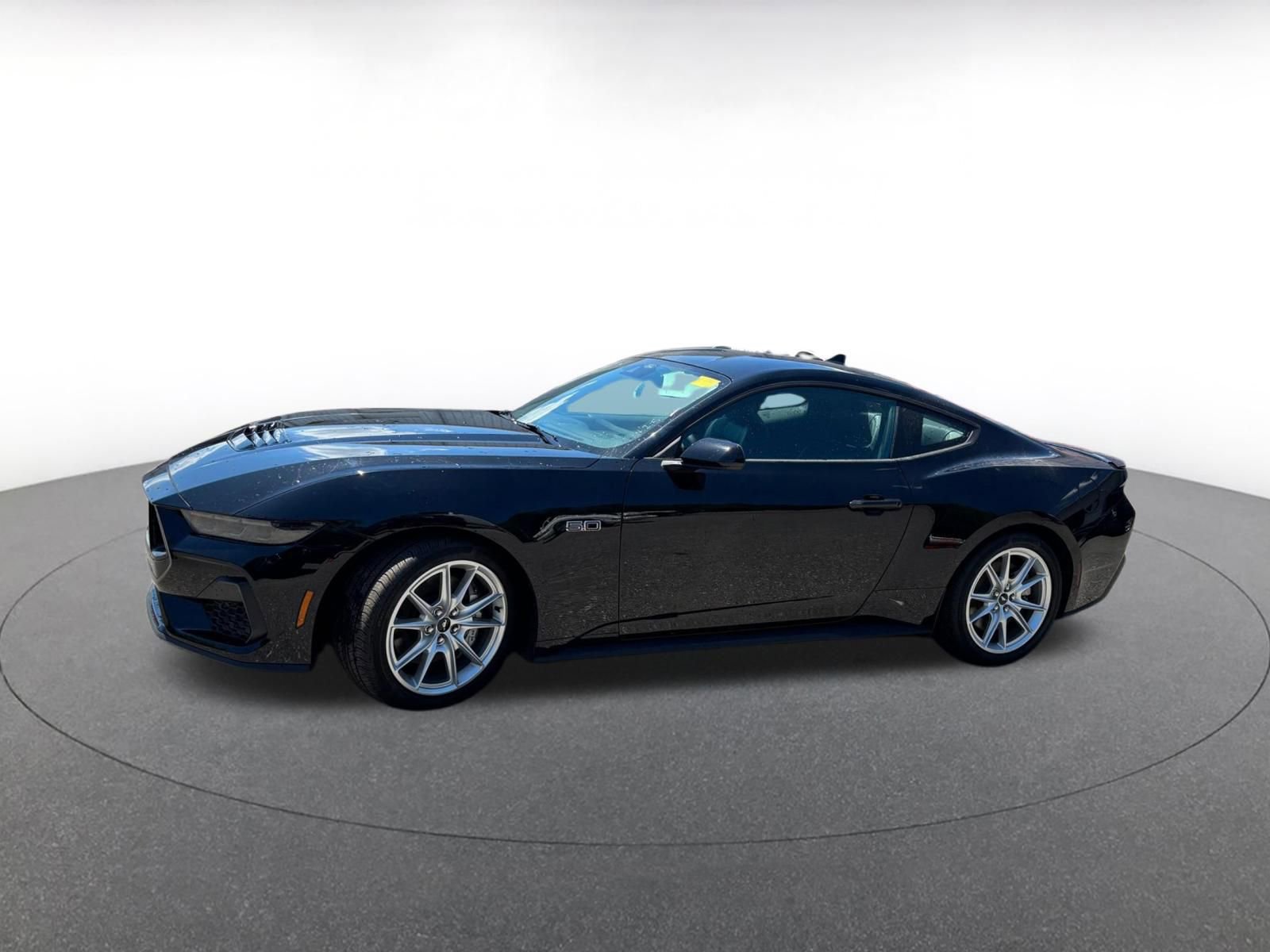 Used 2025 Ford Mustang GT Premium RWD image 3
