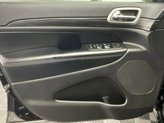 Used 2019 Jeep Grand Cherokee Altitude image 16