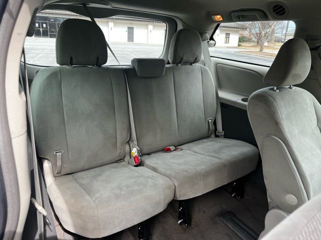Used 2017 Toyota Sienna L FWD image 26