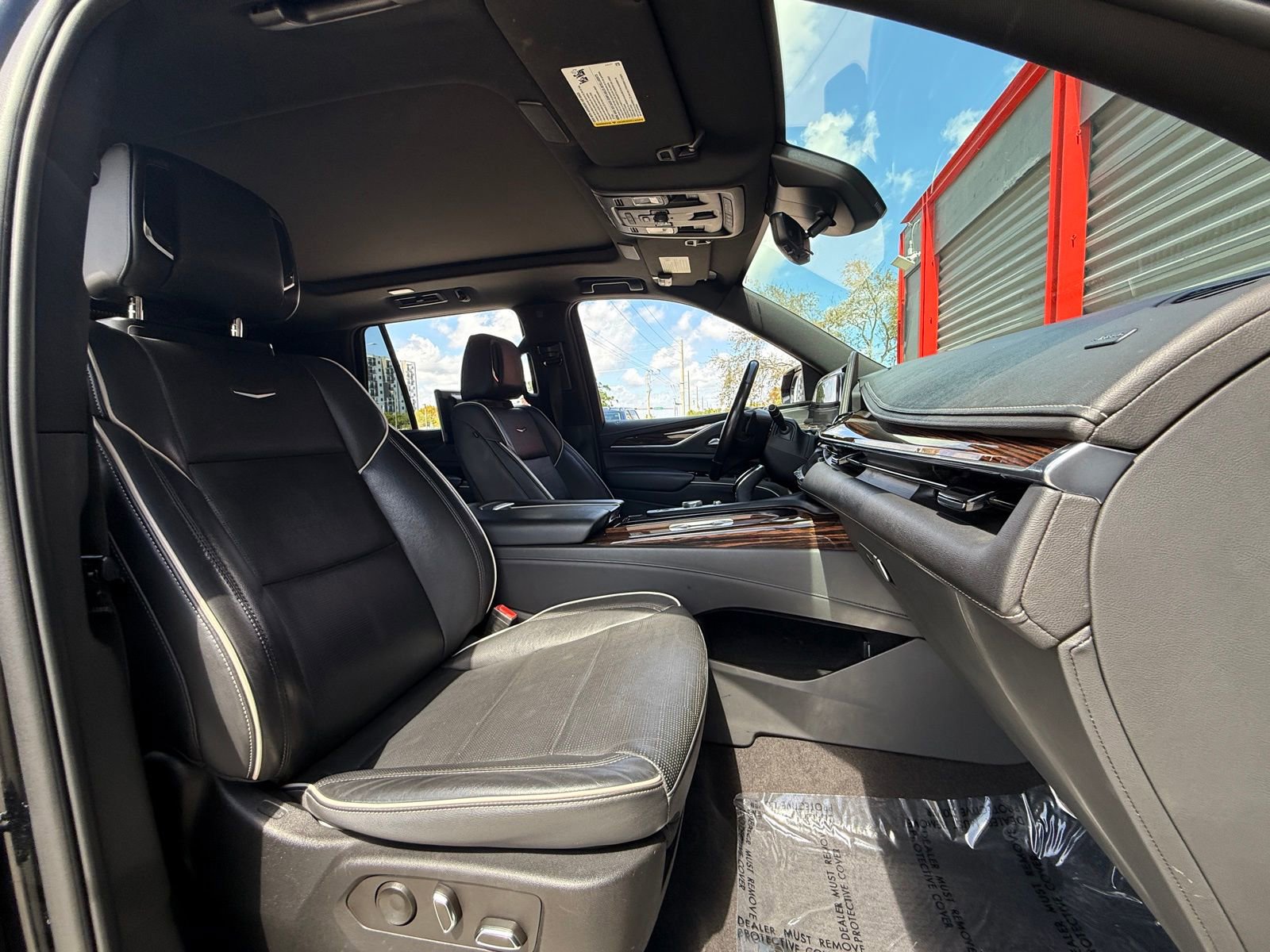 Used 2023 Cadillac Escalade Premium Luxury image 21