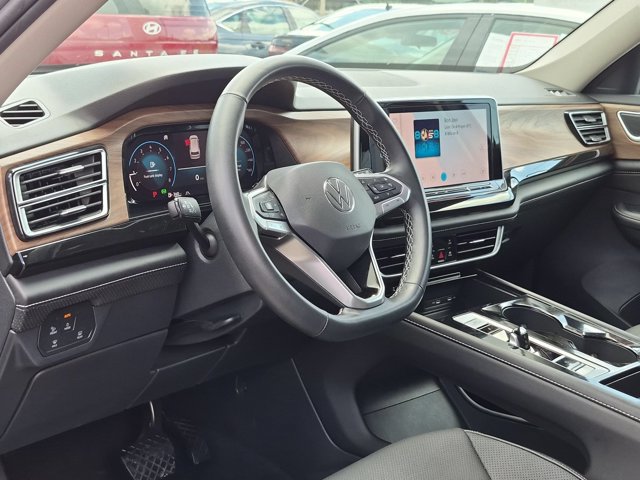 Used 2025 Volkswagen Atlas SE FWD image 15
