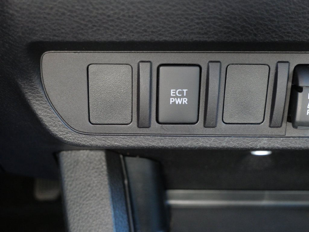 Certified 2021 Toyota Tacoma TRD Off-Road AWD/4WD image 31