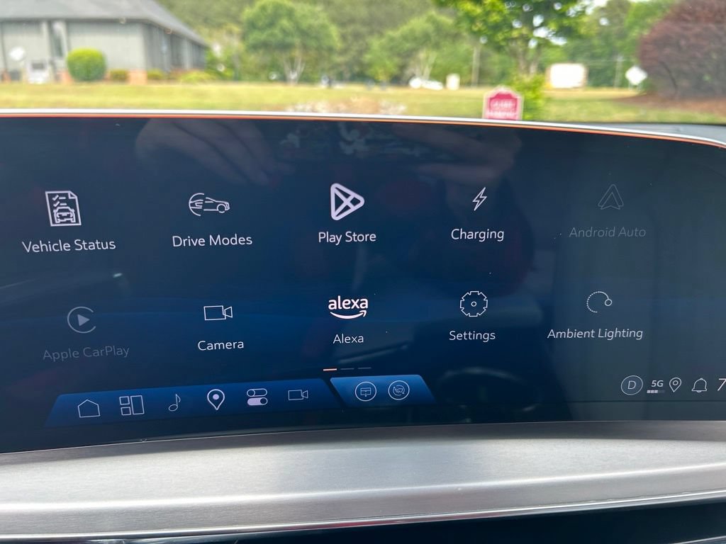 Used 2025 Cadillac Lyriq Sport AWD/4WD image 30