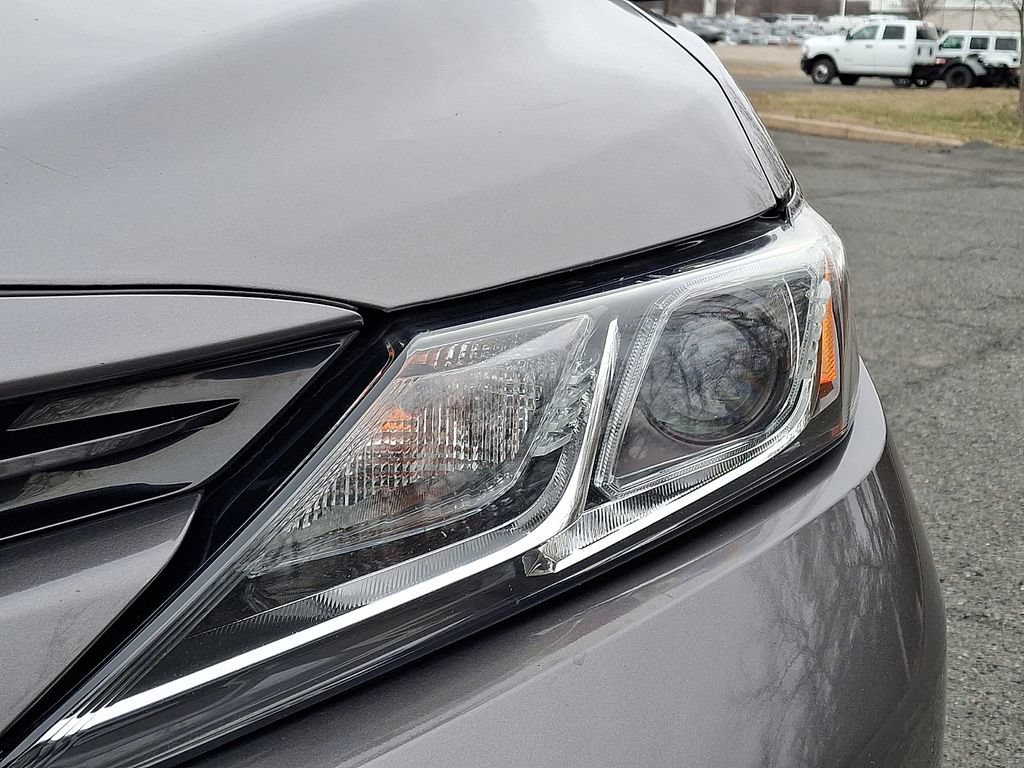 Used 2020 Toyota Camry LE FWD image 13