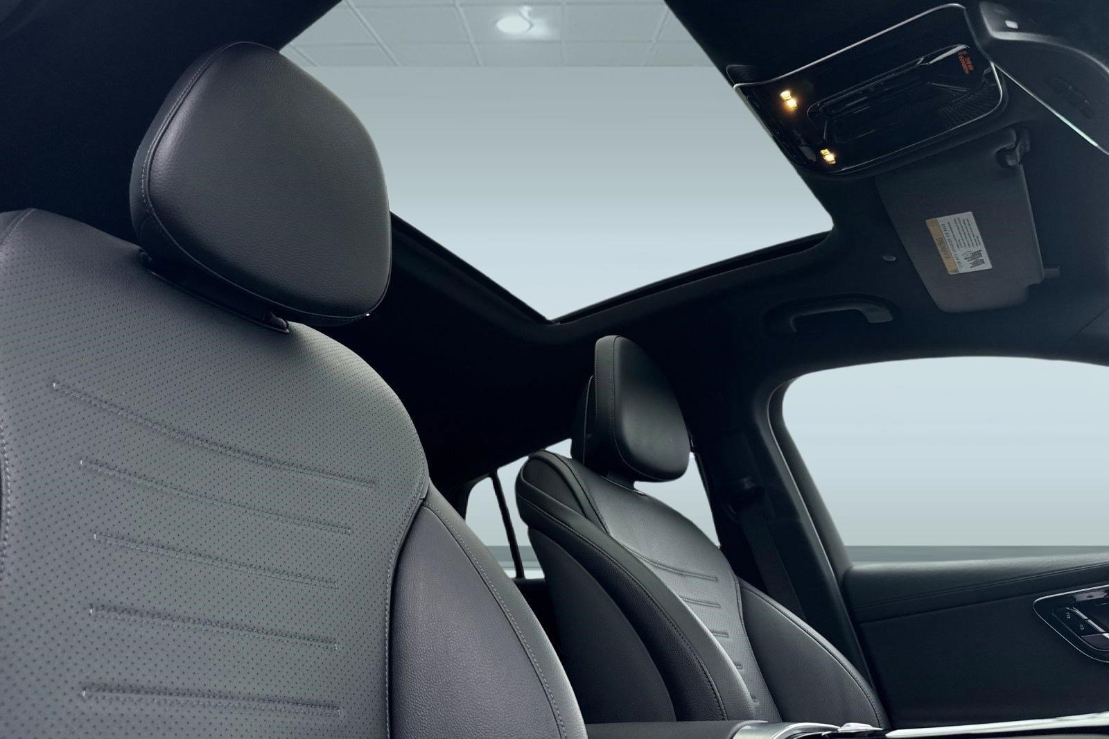 Used 2025 Mercedes-Benz GLC 300 4MATIC image 28