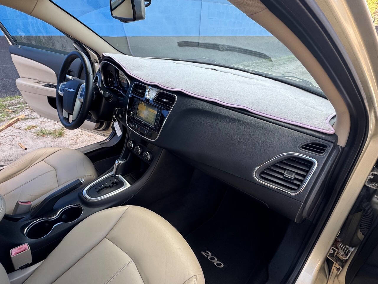 Used 2011 Chrysler 200 Limited image 14