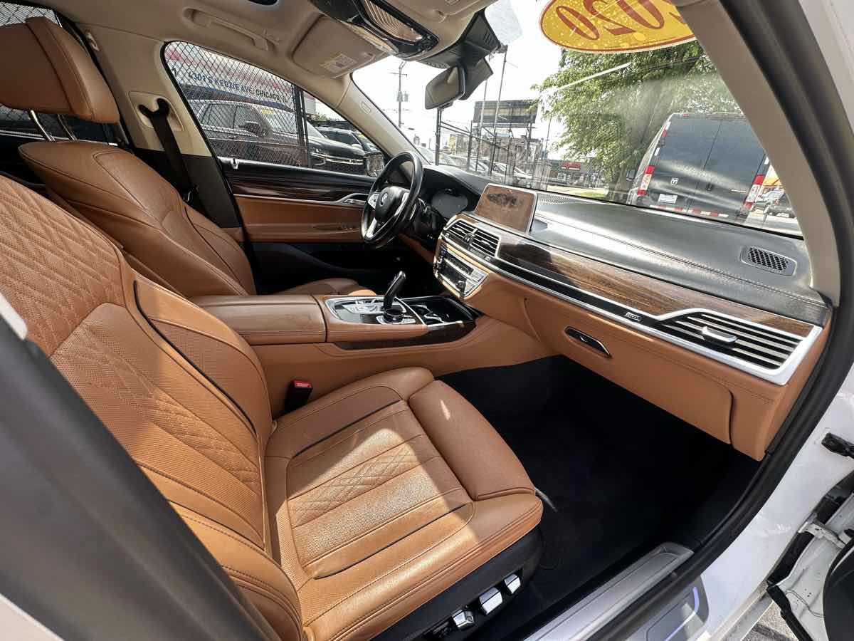Used 2020 BMW 750i xDrive w/ Executive Package AWD/4WD image 30