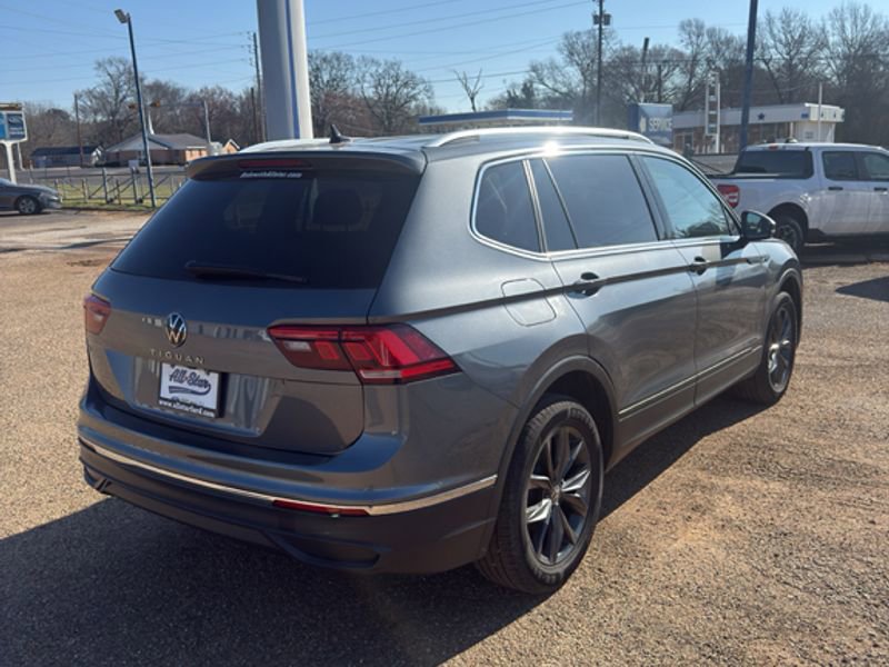 Used 2024 Volkswagen Tiguan SE image 5