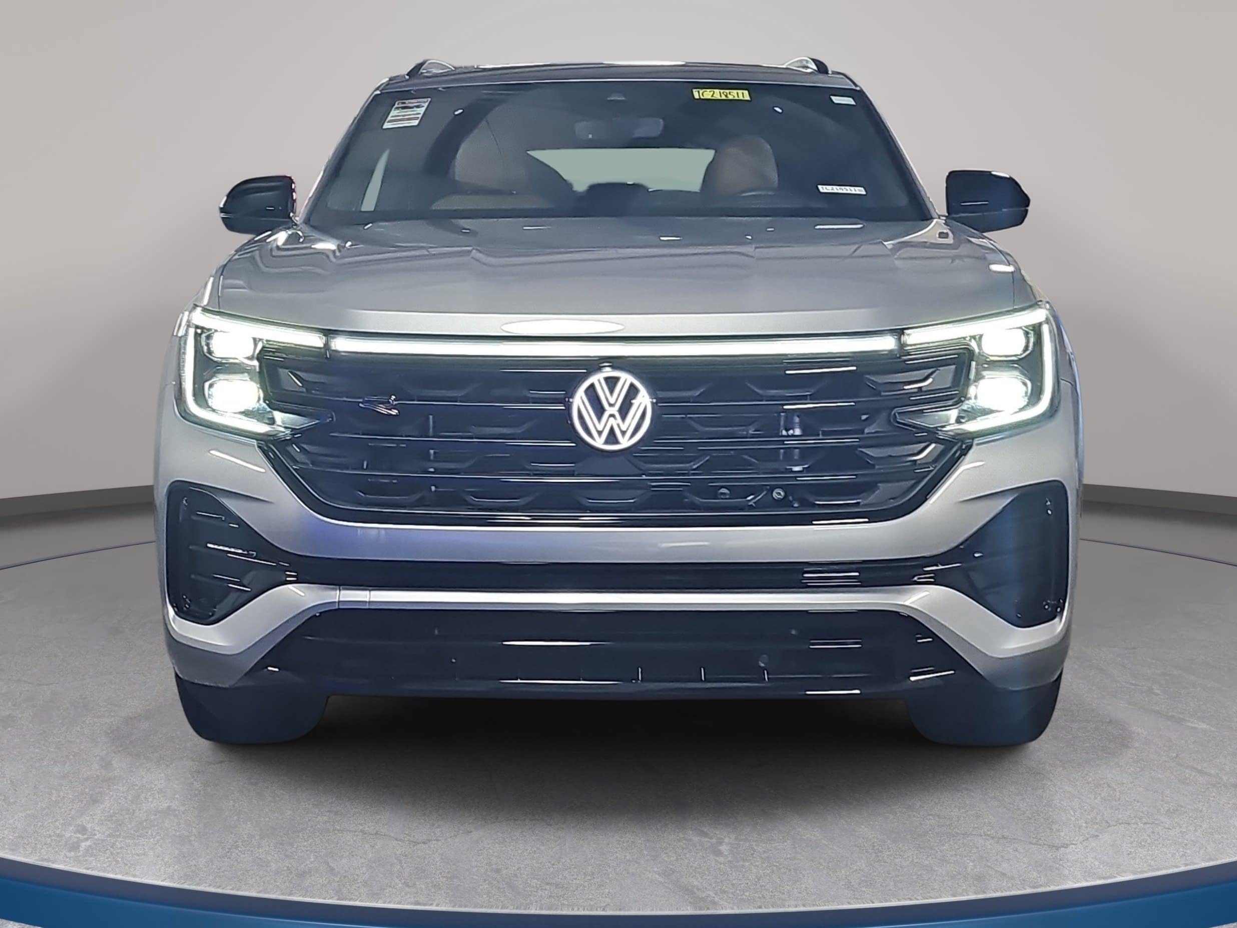 Used 2026 Volkswagen Atlas Cross Sport SEL R-Line AWD/4WD image 2