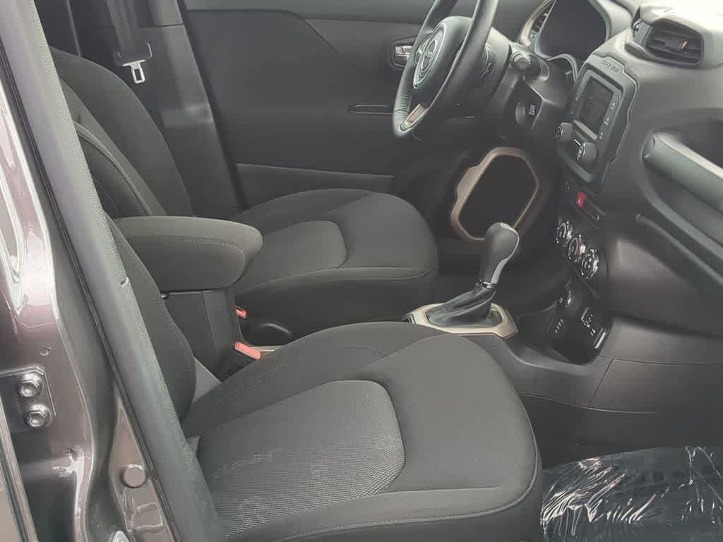 Used 2017 Jeep Renegade Latitude w/ Cold Weather Group AWD/4WD image 19