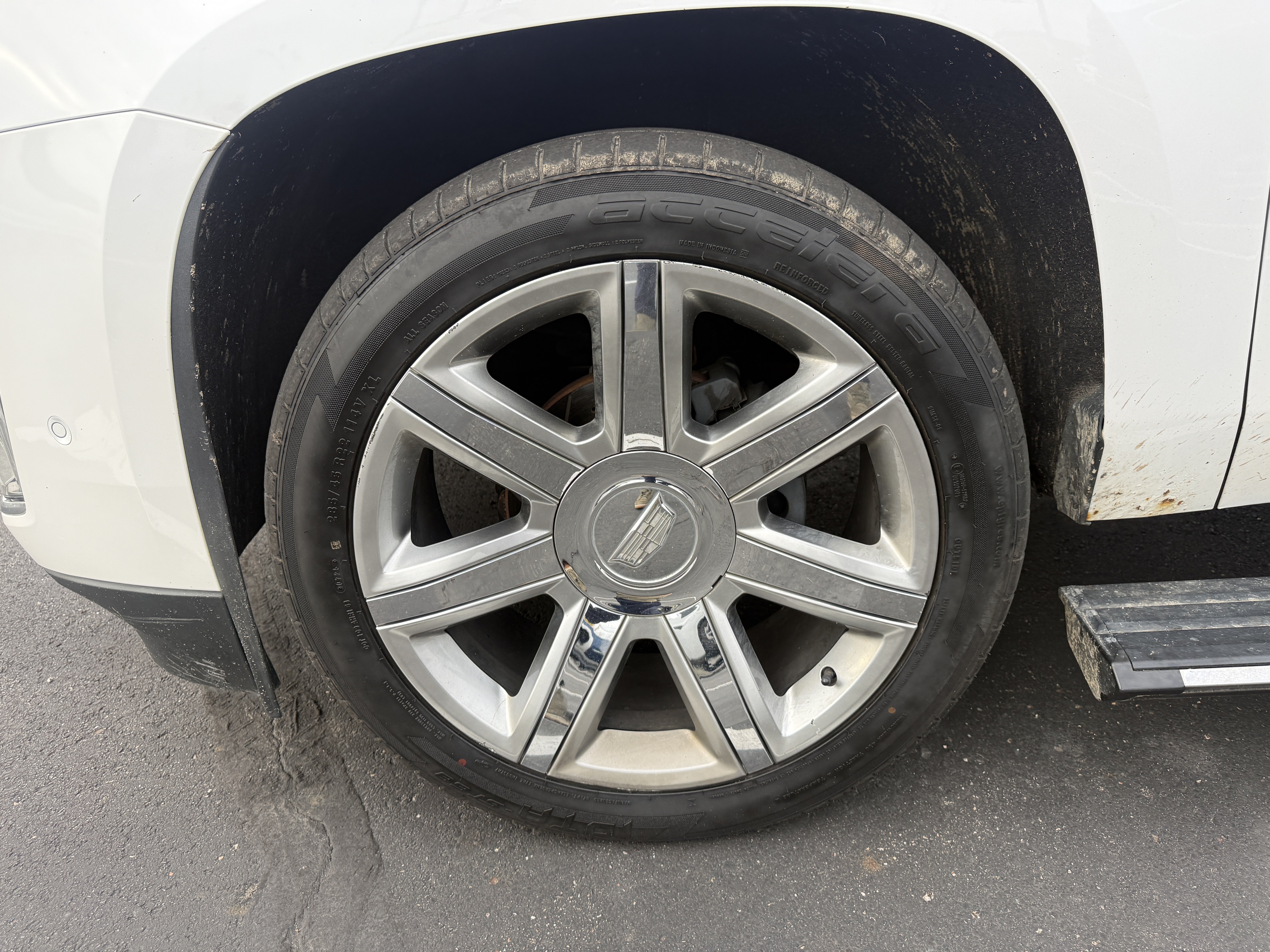 Used 2017 Cadillac Escalade Premium Luxury AWD/4WD image 13