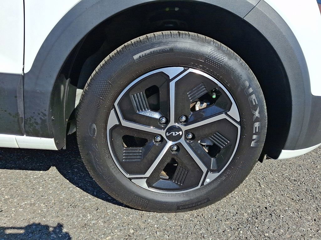 Certified 2023 Kia Niro EX FWD image 9