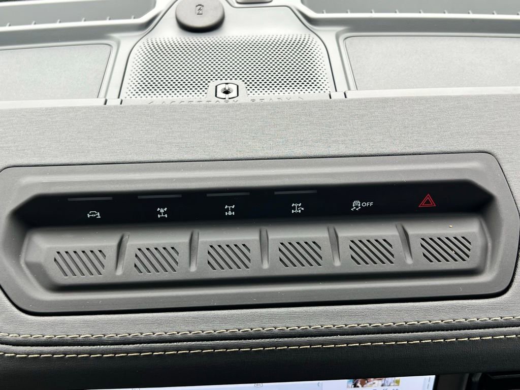 New 2025 Ford Bronco Badlands image 25