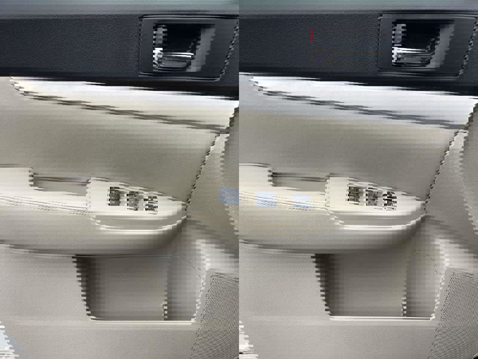 Used 2011 Subaru Outback 2.5i Premium image 12