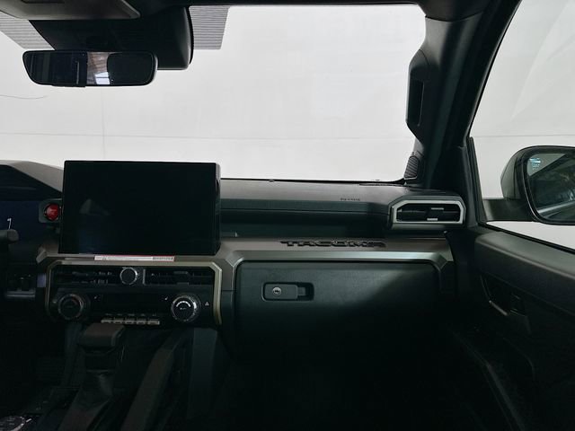 Used 2024 Toyota Tacoma TRD Off-Road image 27