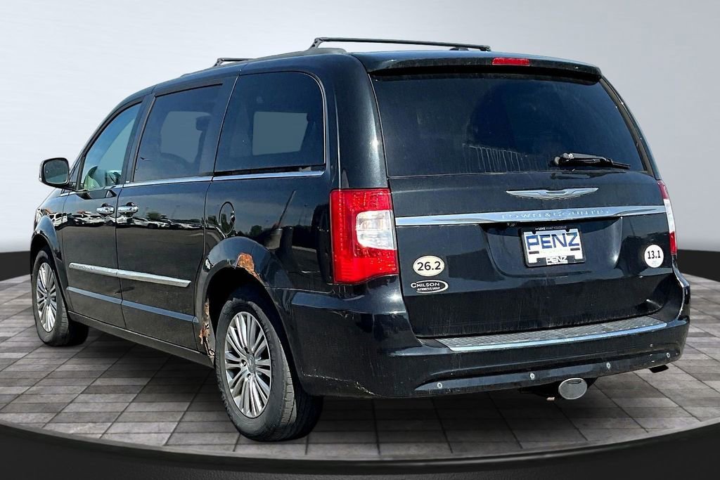 Used 2014 Chrysler Town & Country Touring-L w/ Driver Convenience Group FWD image 4