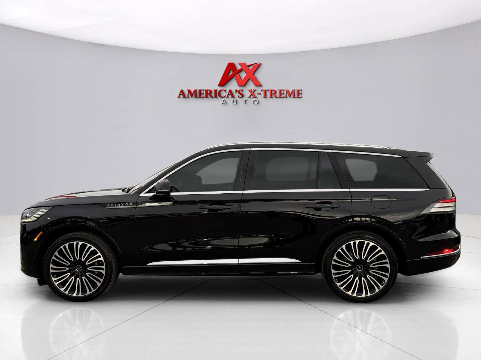 Used 2025 Lincoln Aviator Black Label AWD/4WD image 2