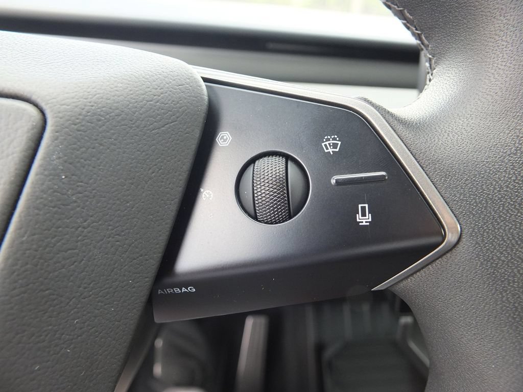 Used 2025 Tesla Cybertruck AWD Crew Cab image 34