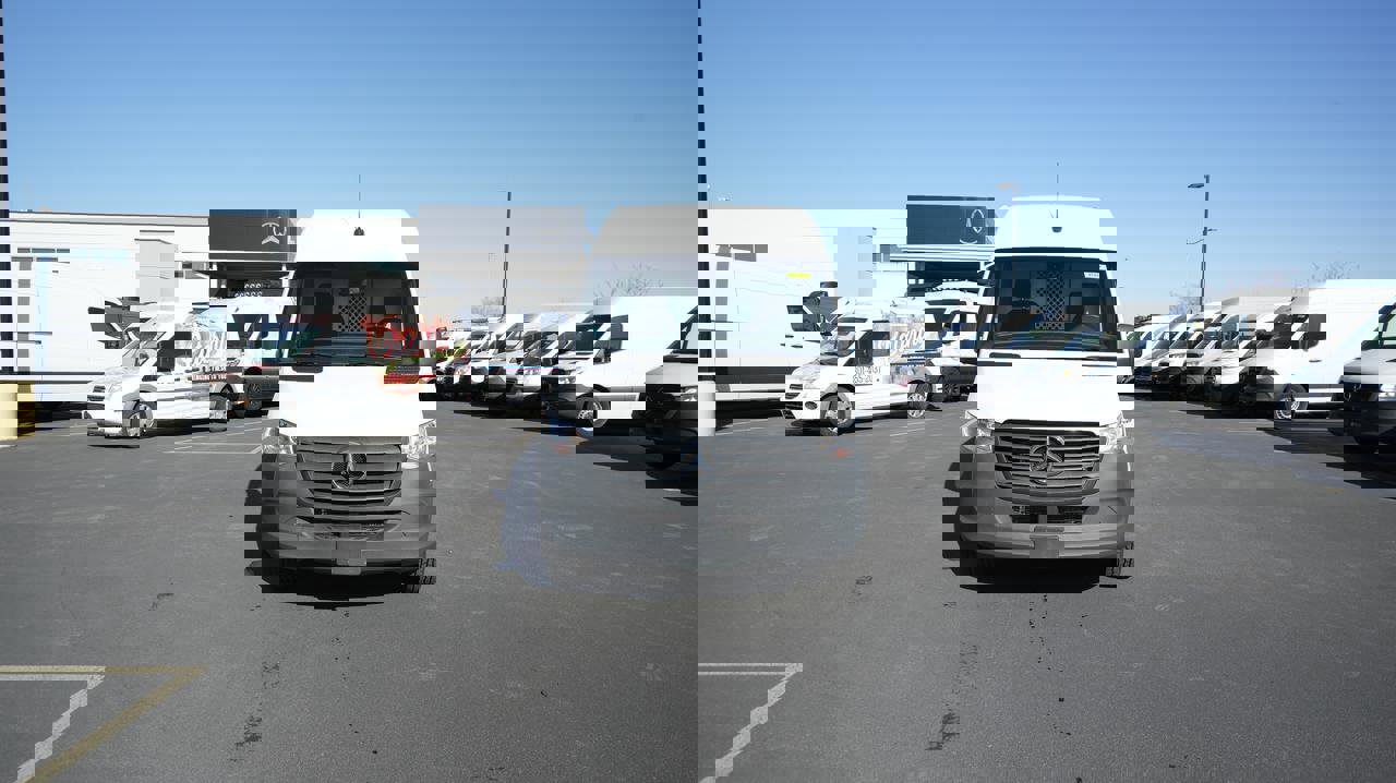 Used 2023 Mercedes-Benz Sprinter 2500 image 2