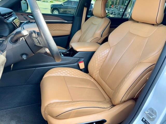 Used 2023 Jeep Grand Cherokee L Summit w/ Luxury Tech Group V AWD/4WD image 14